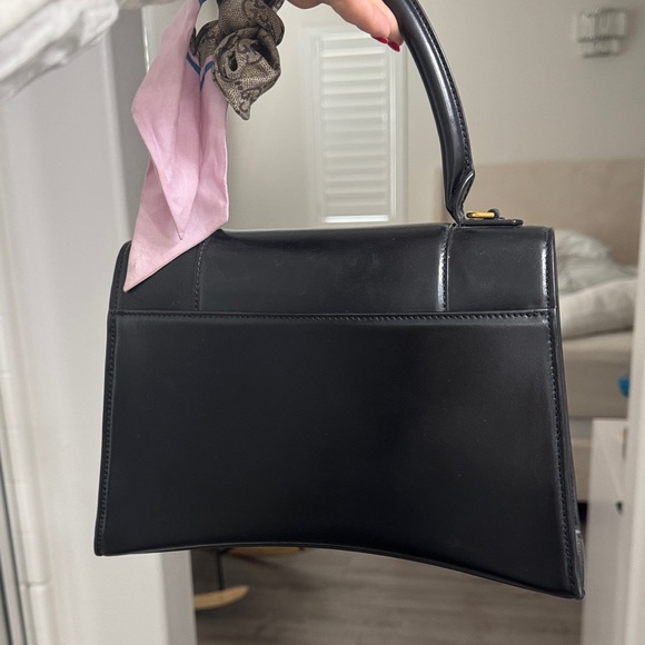 Balenciaga Black bag with Gold Hardware - Picture 2 of 7
